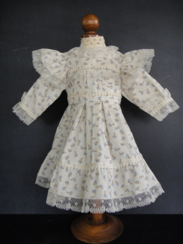Robe Et Chapeau En Soie à Rayures Grises – Pour Poupée Ancienne