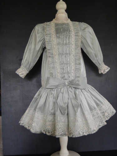 ROBE EN SOIE pour POUPEE de 45 cm avec dentelles anciennes - ANTIQUE DOLL DRESS EUR 86,00 - FR