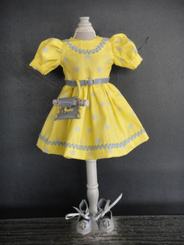 Couture robes de poupées dentelle - France