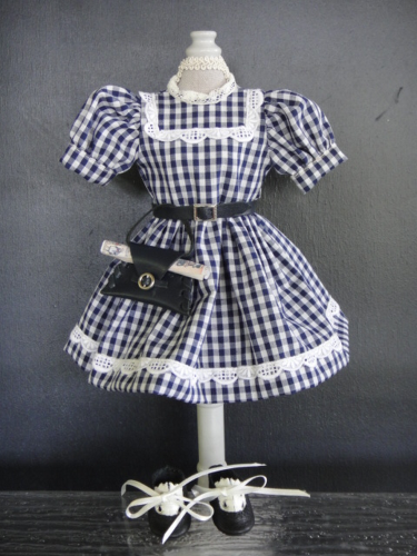 Robe en dentelle avec broderie