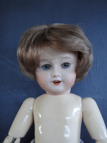 Perruque Pour Poupée, Cheveux Courts Véritables, Circonférence 25-27 Cm, Neuve Avec étiquettes - Marque Wanke