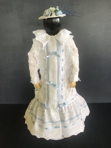 Créer une robe unique pour poupée 36 cm : guide complet
