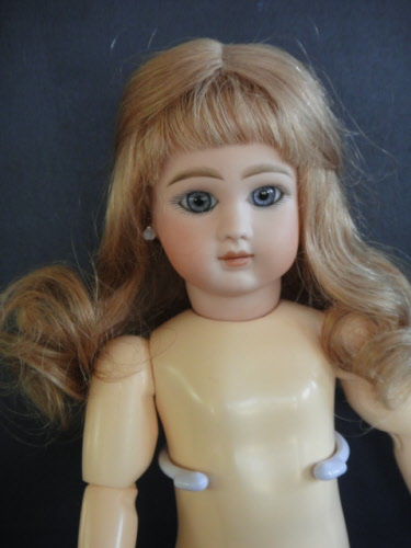 poupée barbie articulée