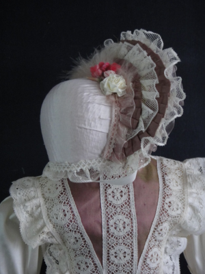 Robe Ancienne En Organdi Brodé Pour Poupée - Style Emile Jumeau, Années 1900