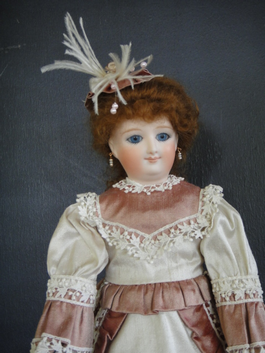 POUPÉE PARISIENNE ANCIENNE antique fashion doll mouchoir miniature no