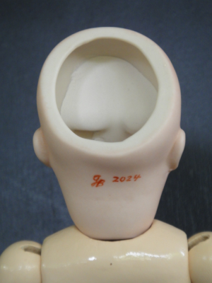 Comment identifier les poupées en porcelaine fine - Fiche pratique sur
