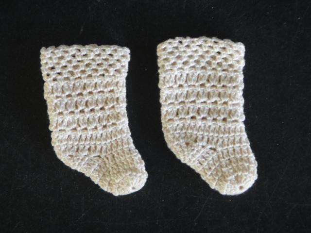 1 paire de chaussette rouge pour poupée de 40/45cm