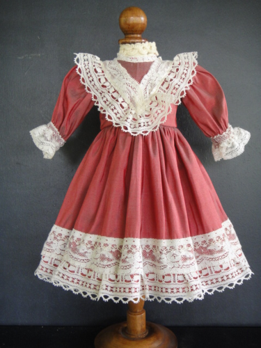 Belle robe ancienne/vintage en soie pour poupée ancienne plus ... - eBay