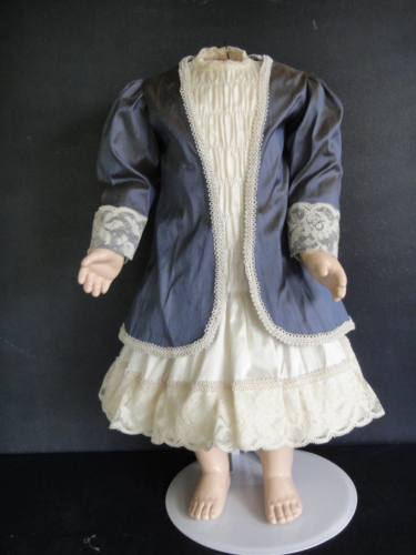 Robe ancienne pour poupée - Canada
