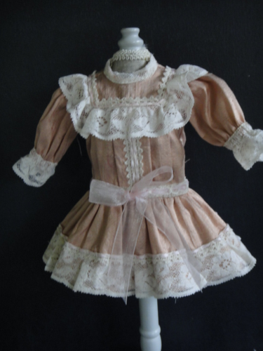 Atelier Arianne les tenues de luxe pour les poupées anciennes