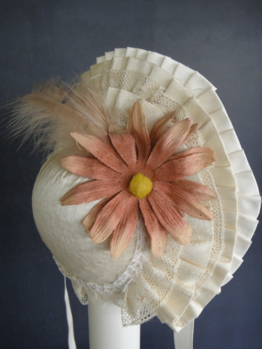 joli chapeau bleuette ou autre poupée ancienne