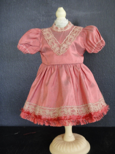 Robe Ancienne Pour Poupée – Soie – Origine France – Années 1920