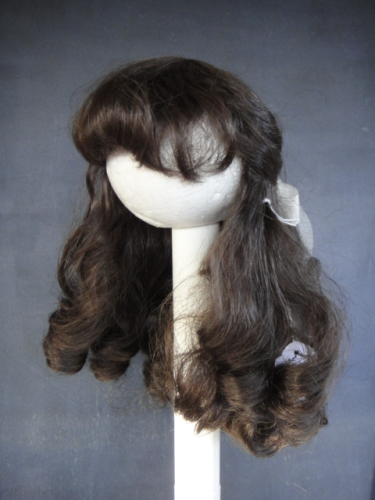 Perruque Brun Courte Et Droite Avec Frange Cheveux Synthétiques À La